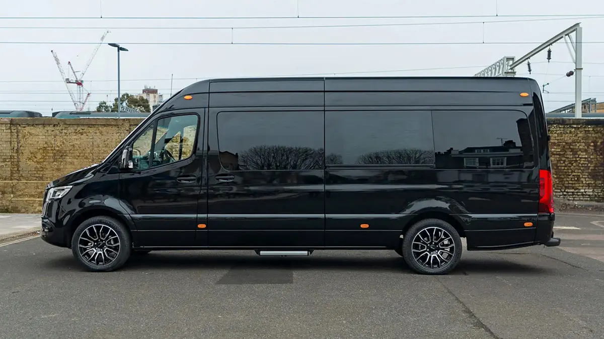 Mercedes Sprinter Van photo 3 of 8