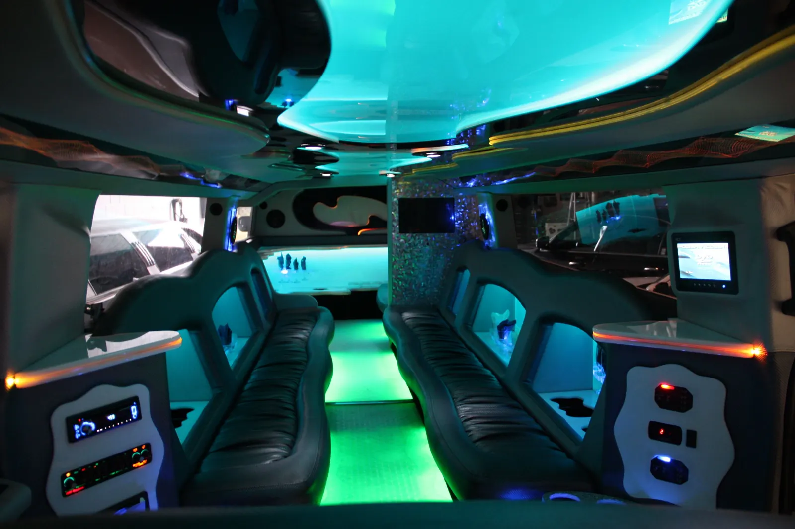 Hummer Limo photo 6 of 7