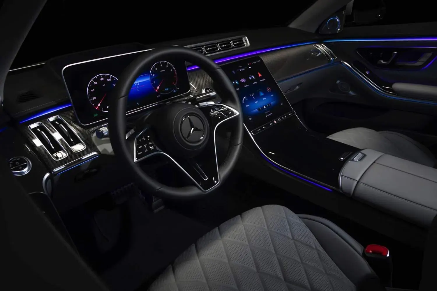 Luxury Sedan / Town Car photo 2 of 4