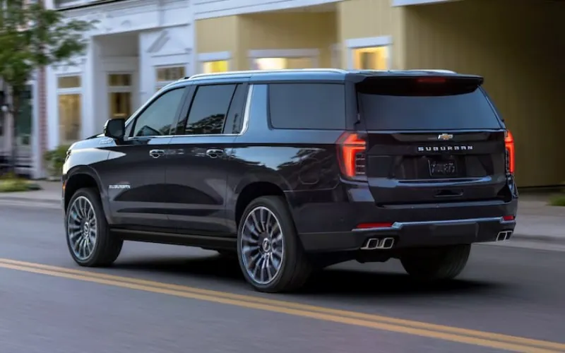 Luxury SUV photo 4 of 9