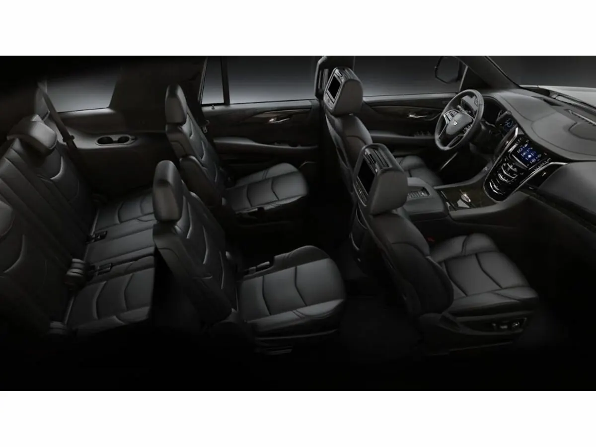 Luxury SUV photo 7 of 9