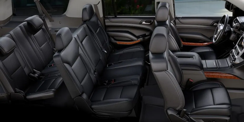 Luxury SUV photo 8 of 9