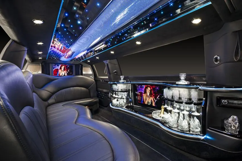 Stretch Limousine photo 3 of 5